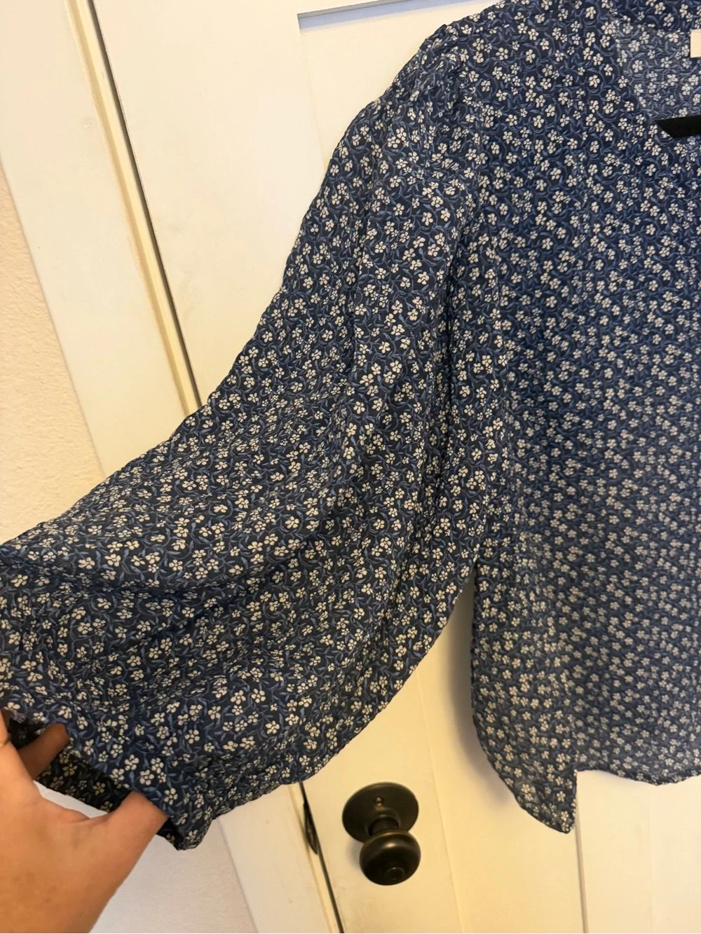 LOFT blue & white ditsy floral print Button blouse long puff sleeve xL cotton